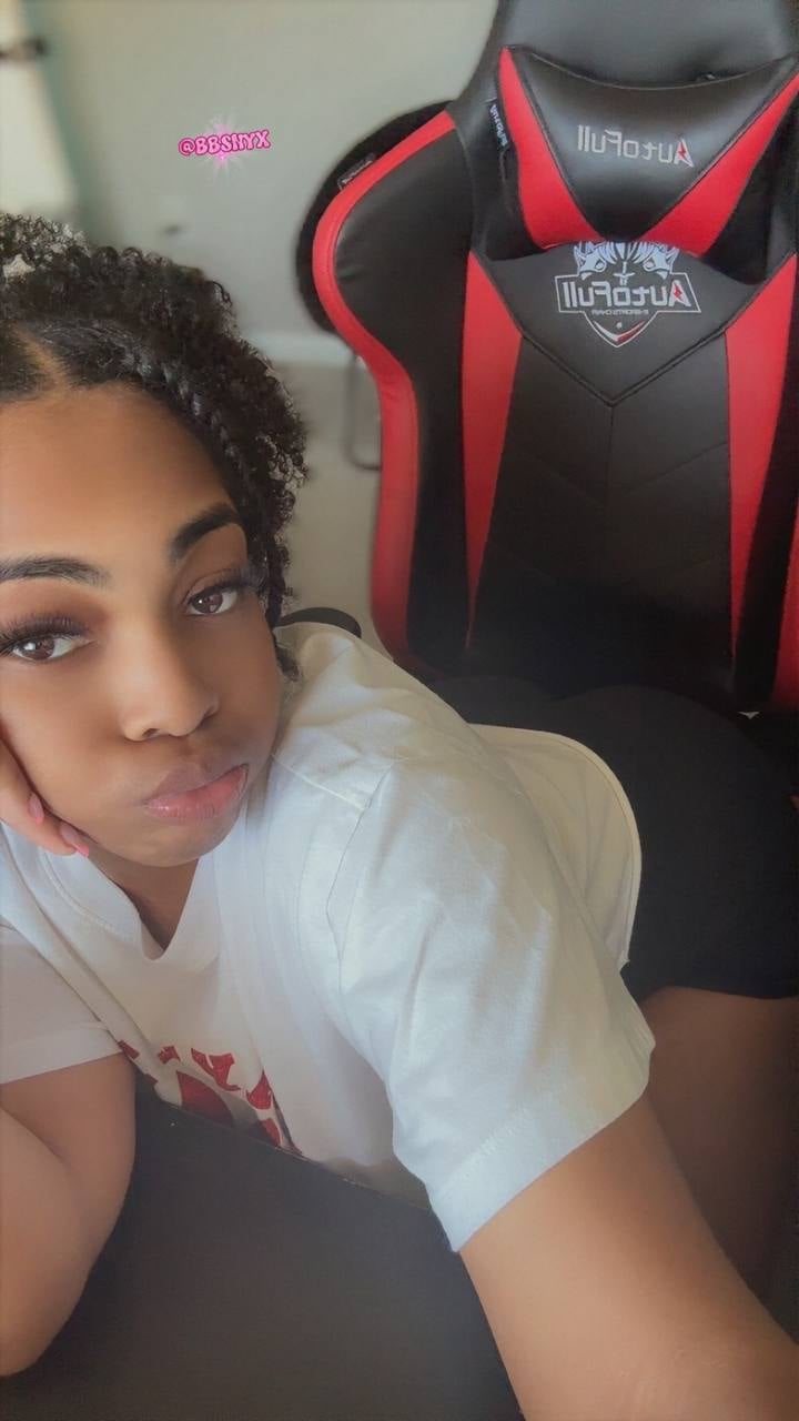 ѕnι¢кєяѕ вαя🍫 