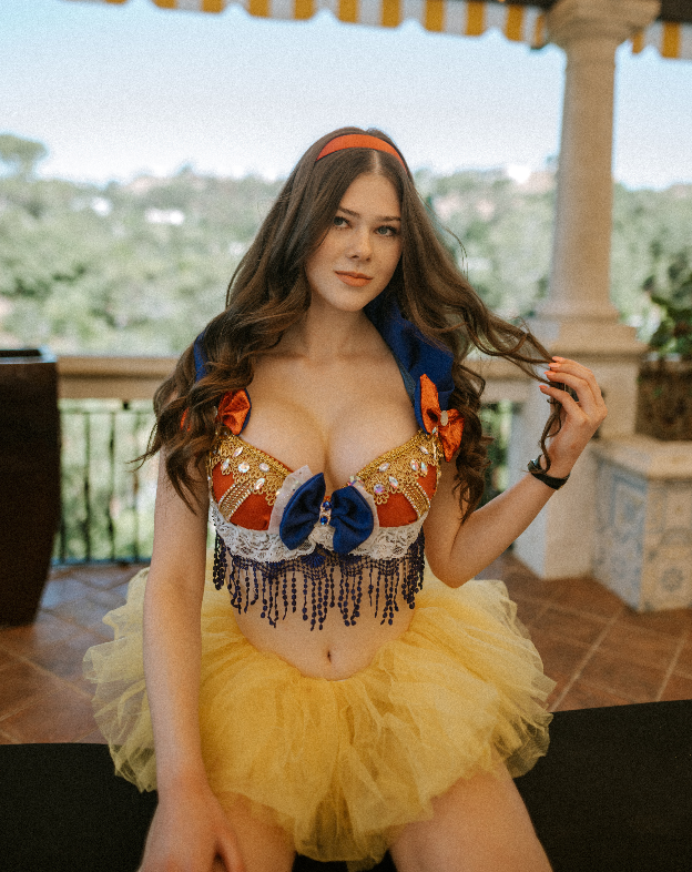 Shayna Loren s Exclusive Content On Playboy The Playboy Club
