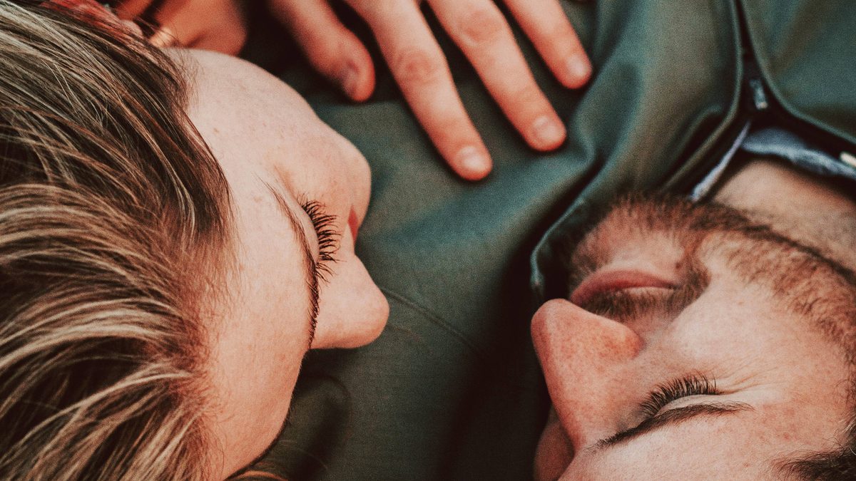 Are We All Liars in the Beginning of Relationships?
