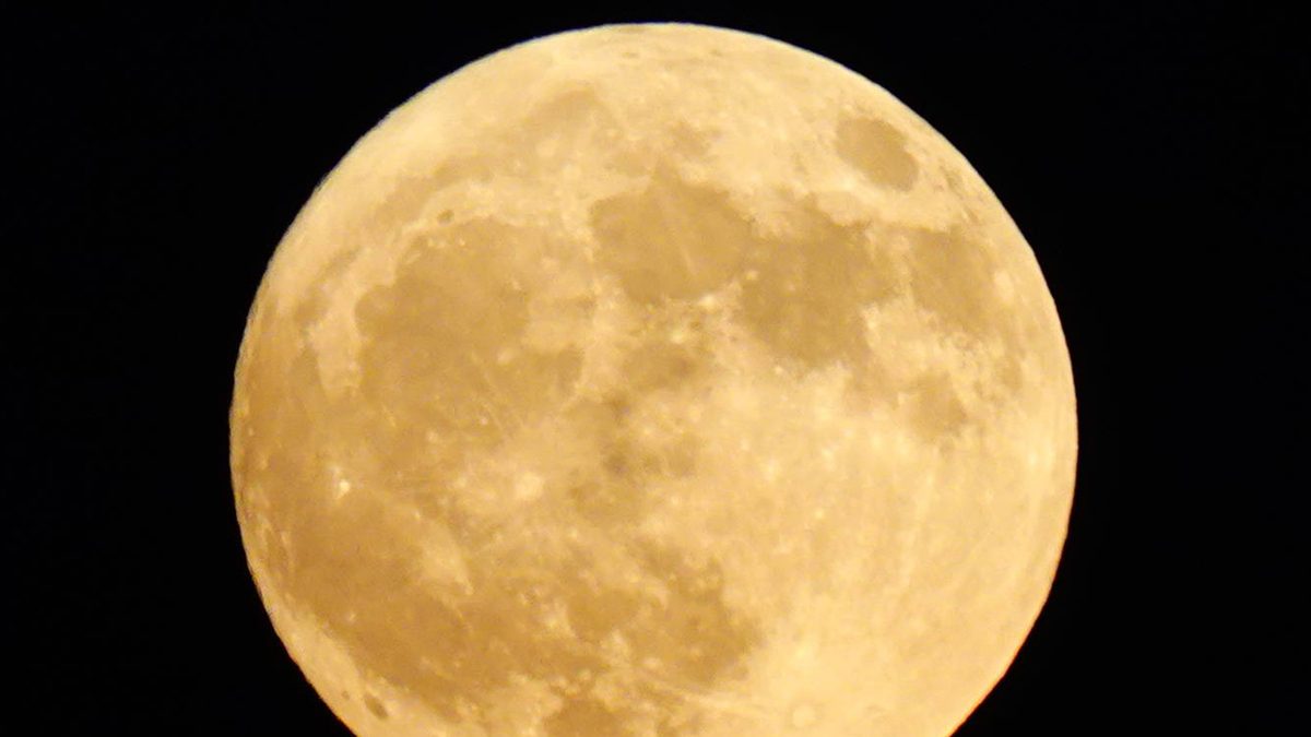 Supermoon in Yichang The first supermoon of 2024 is rising on the evening of August 19, 2024, in Yichang, Hubei Province, China. Yichang Hubei China