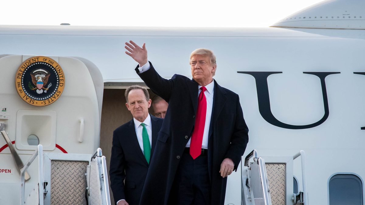 Trump Touts Fake Plane Reflection Conspiracy