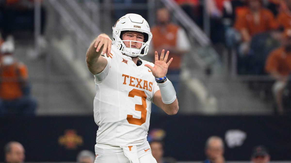 NCAA, College League, USA Football 2023: Big 12 Championship Oklahoma State vs Texas DEC 2 December 2 2023: Texas Longhorns quarterback Quinn Ewers (3) drops back for a pass during the 1st half of the NCAA Football game between the Oklahoma State Cowboys and Texas Longhorns at AT&T Stadium in Arlington, Texas.