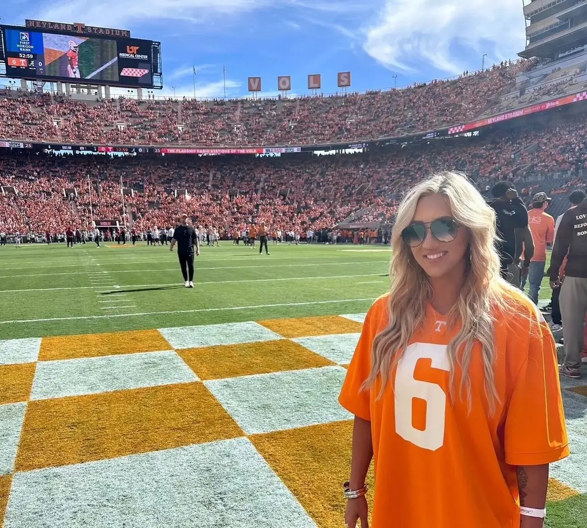 Sara Blake is a Tennessee Volunteers super fan, content creator, podcast host, wife and mother of two.