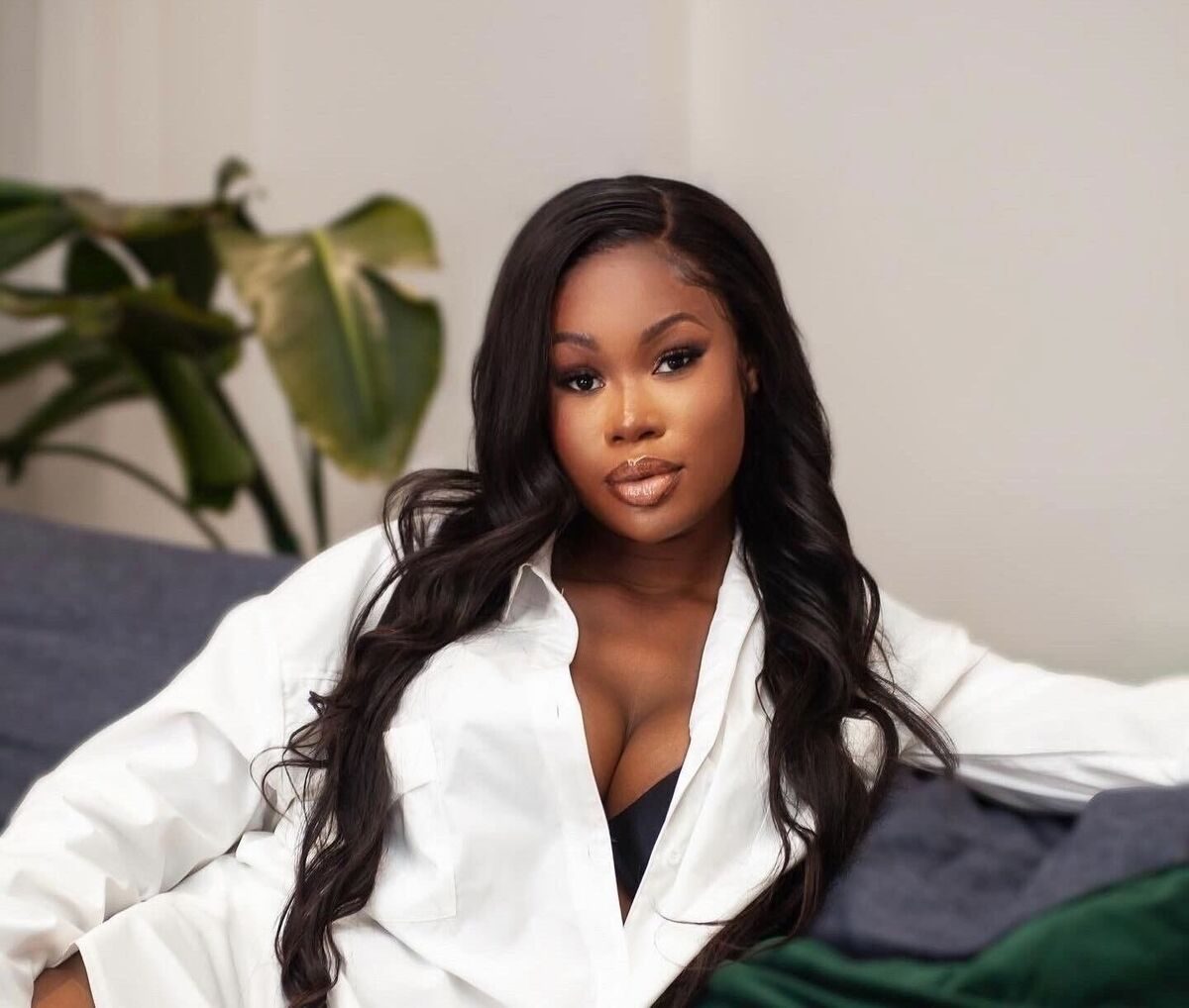 Hailing from Paddington, London, Oloni is a sex and relationships expert, published author and podcast host.