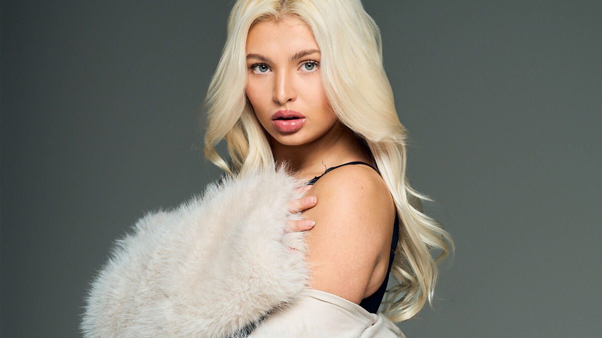 Gracie Wants to Chat With You on The Playboy Club