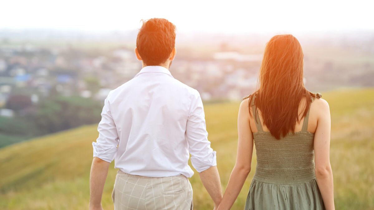 How Would Dating Work if Money Did Not Exist?