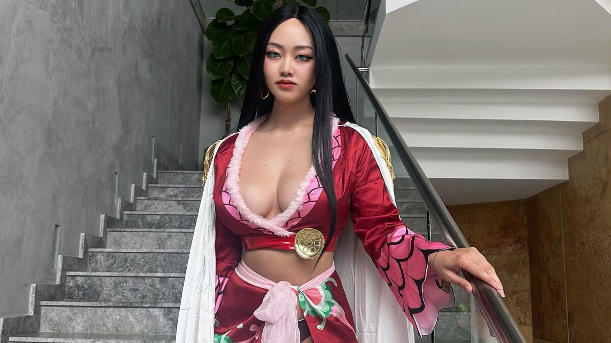 Amy Zhu Boa Hancock cosplay