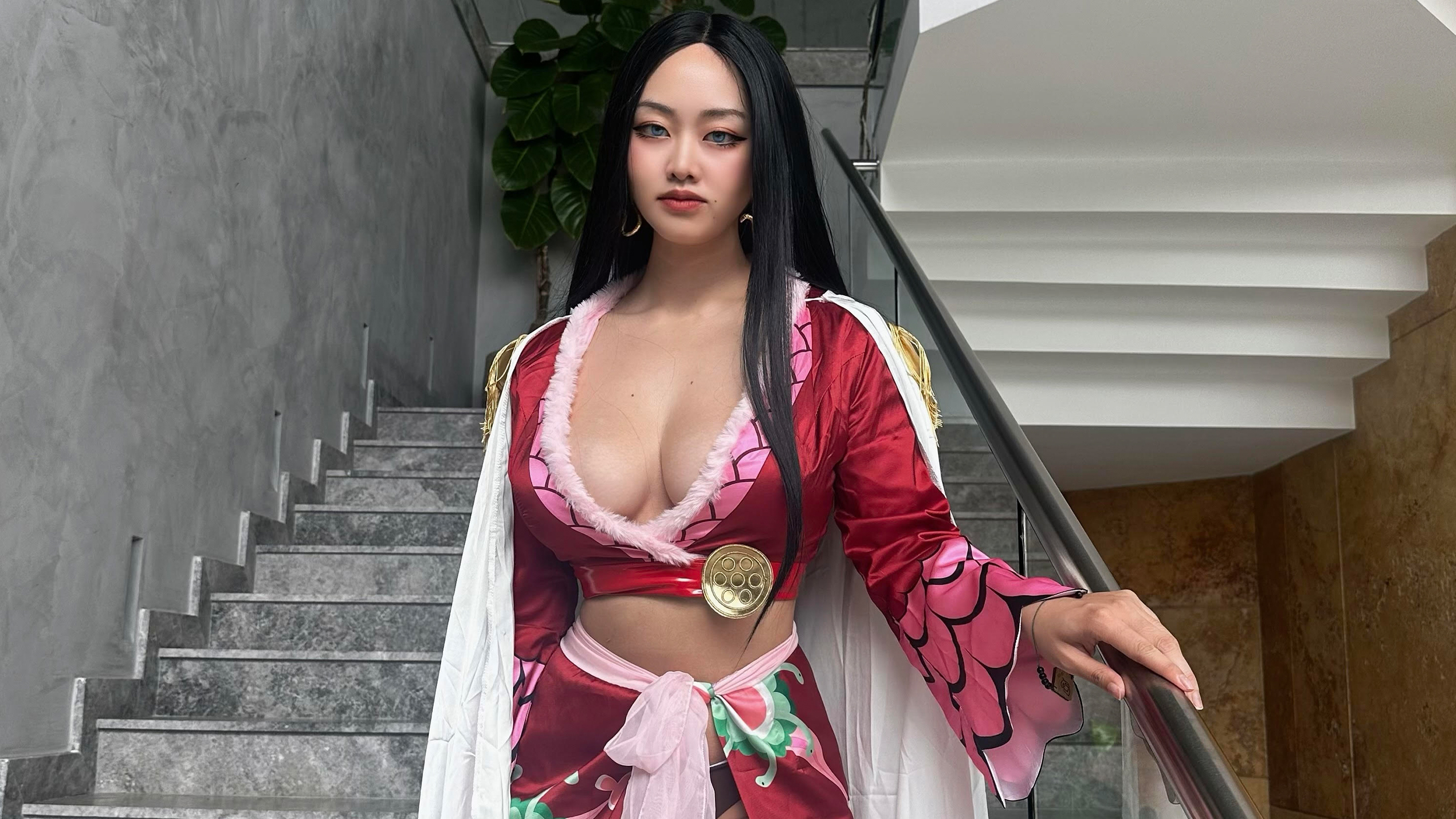 Behold the Beauty and Power of Amy Zhu’s Boa Hancock Cosplay