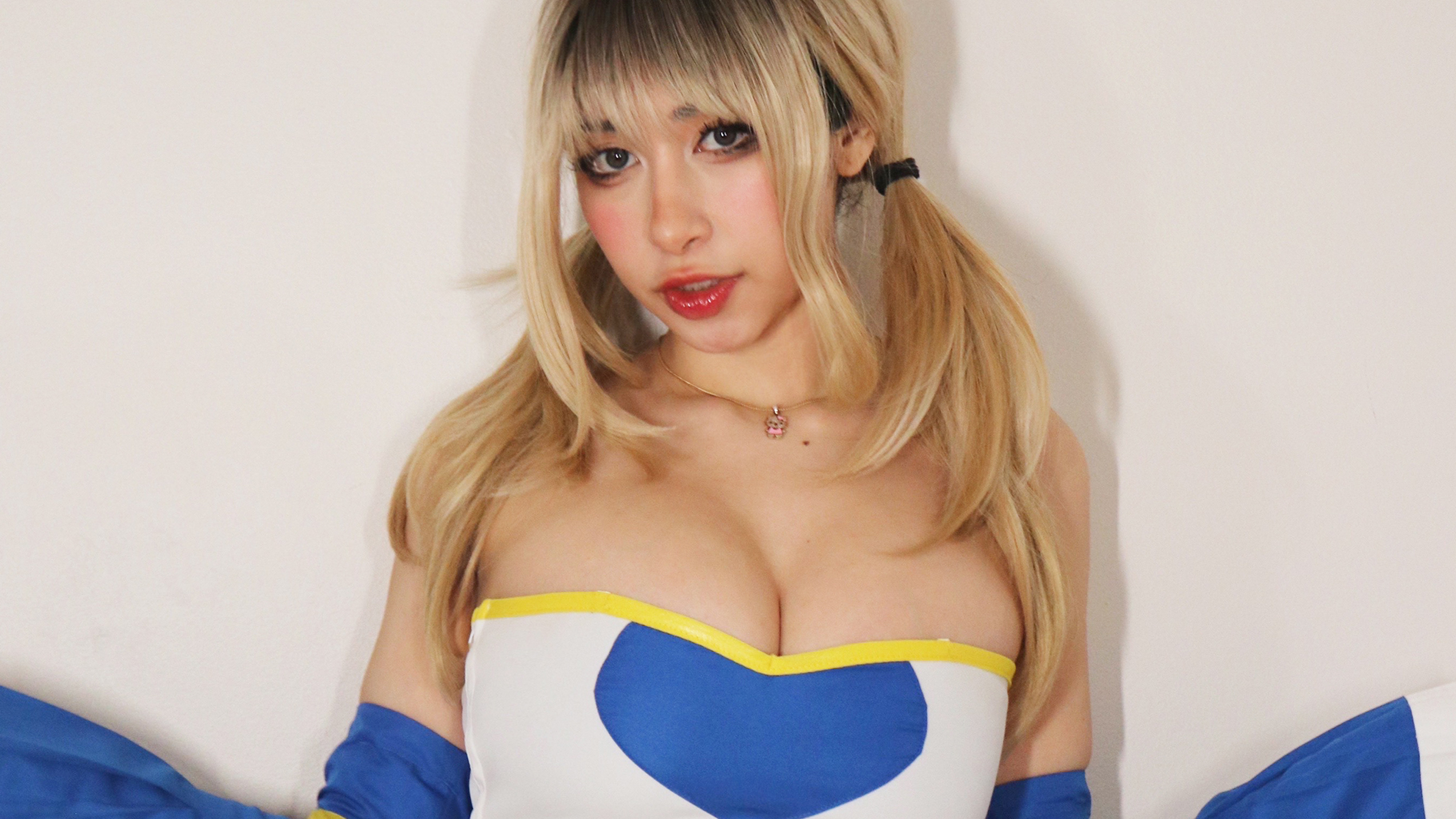 Rina Magi’s Lucy Heartfilia Cosplay Is Pure Magic