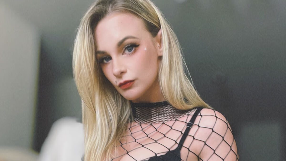 vicki vybes header