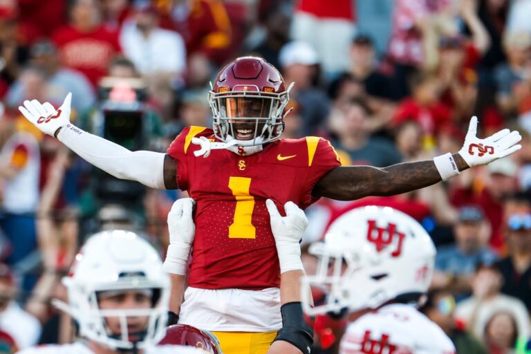 College Football Week 13 Spread Picks, Best Bets for Missouri, USC & Oregon