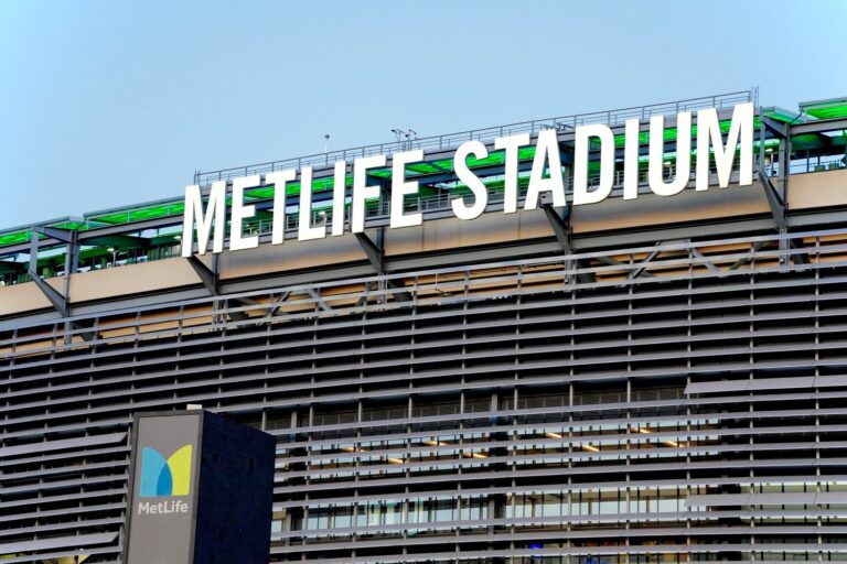 2026 NFL Mock Draft: Giants-Jets Trade for QB Fernando Mendoza (CBS Projection)