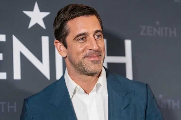 Aaron Rodgers Hosts Steelers Teammates for Birthday Film Session