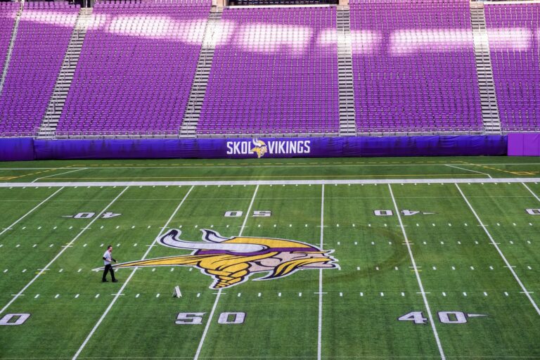 What to do with the Minnesota Vikings QB room