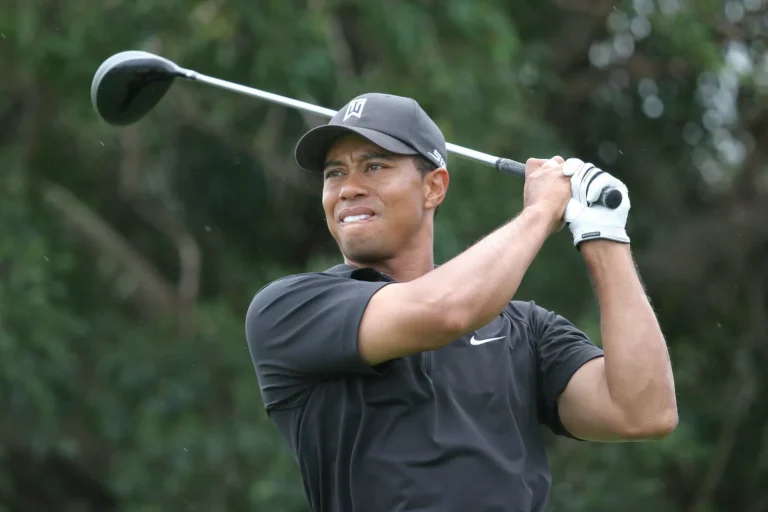 Tiger Woods Welcomes Brooks Koepka Home