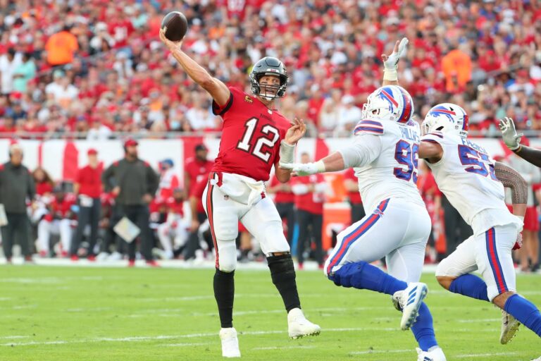 VIRAL: Tom Brady Discusses Aerodynamics in 49ers-Eagles Playoff Game