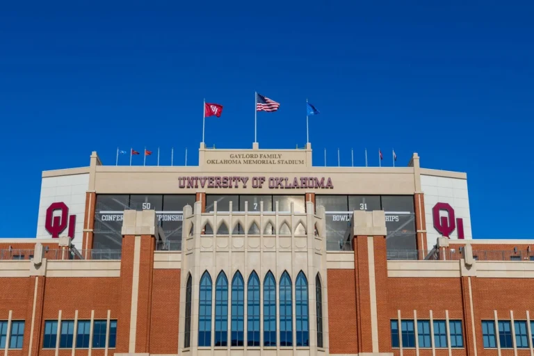 QB John Mateer Returning to Oklahoma for Final Season