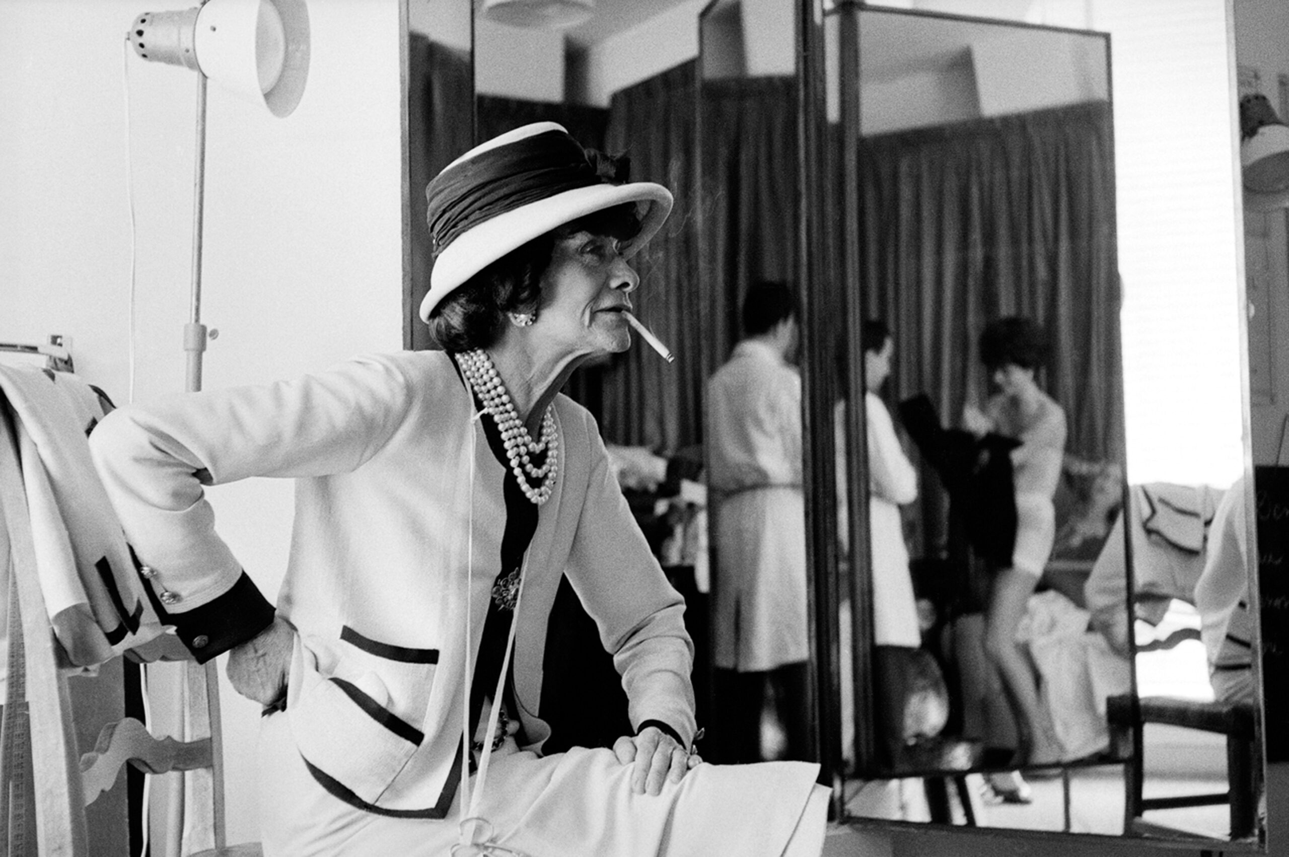 21-Coco Chanel Paris 1962 2-2880-Douglas-Kirkland-2880