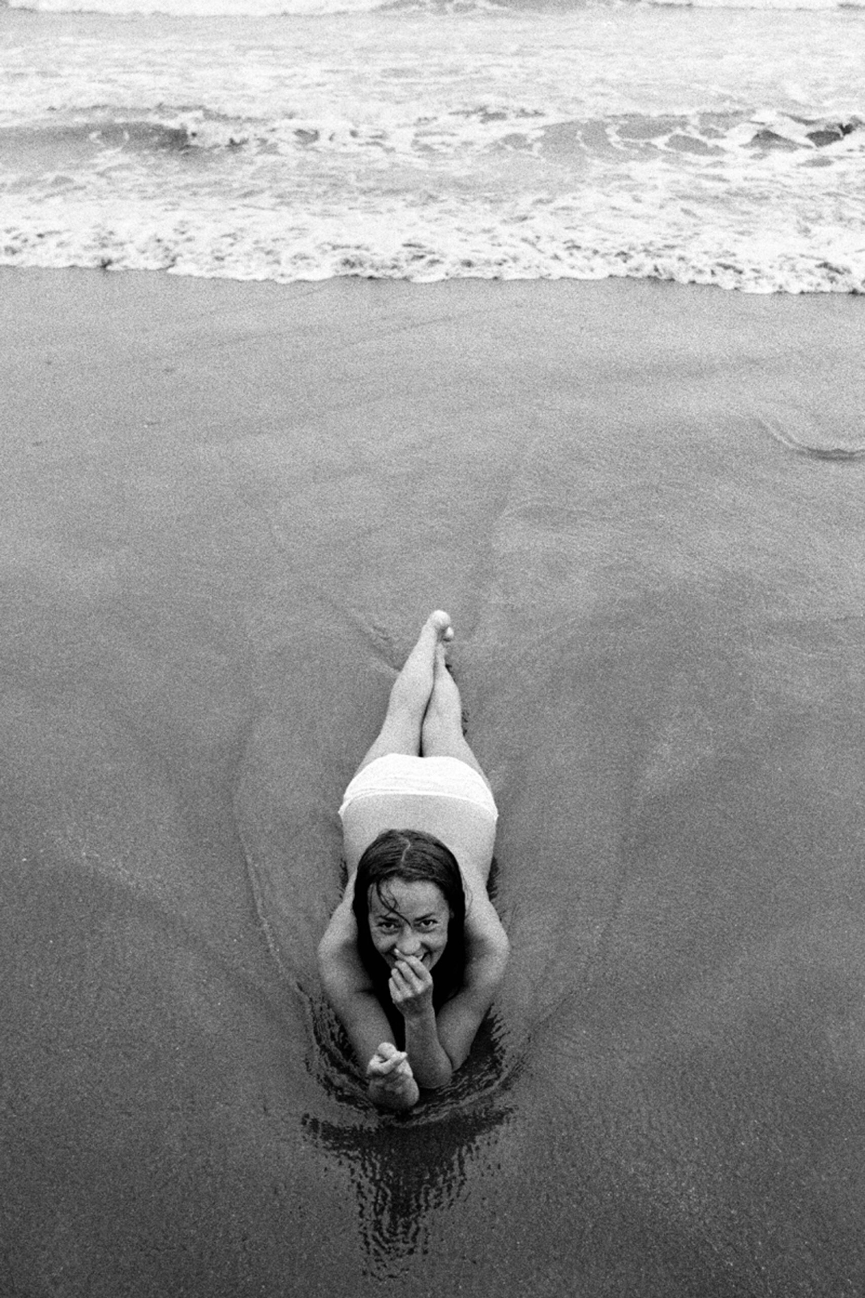 Douglas-Kirkland-Discusses-ExhibitJeanne Moreau in Surf-2880