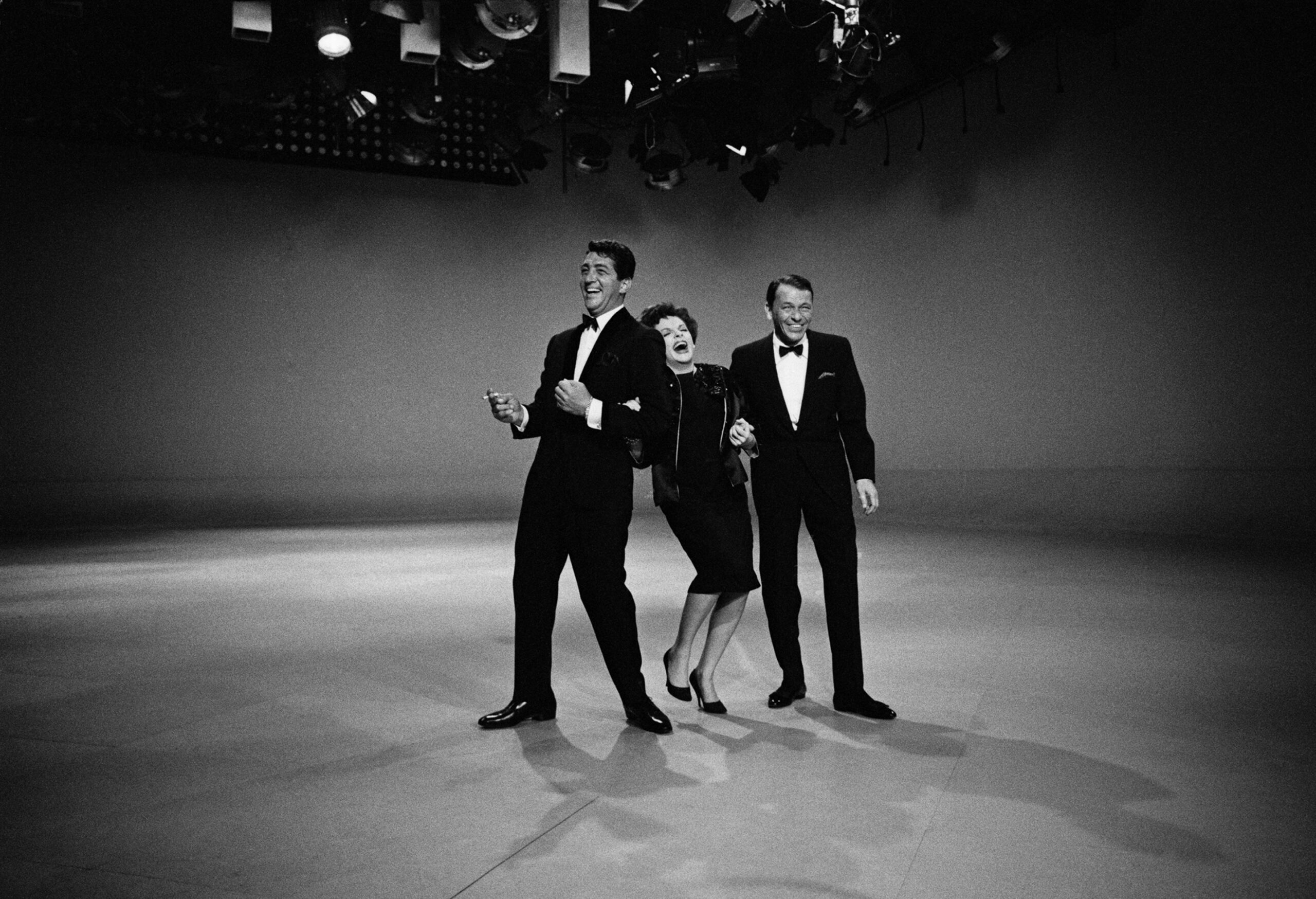Douglas-Kirkland-Discusses-ExhibitJudy Garland 1961 with Sinatra and Martin 01 2 1 -2880