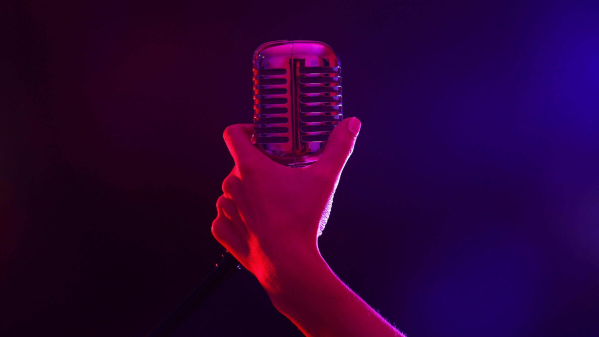 FemaleComedian16x9.jpg