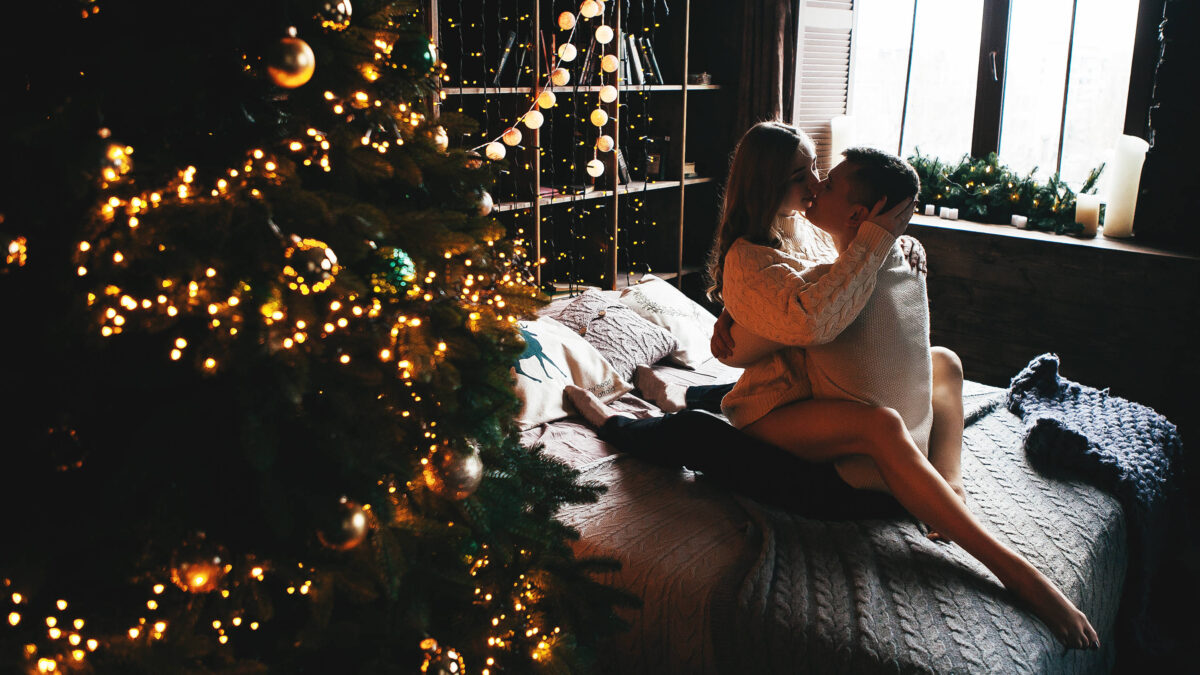 Hooking-up-home-holidays_16x9.jpg