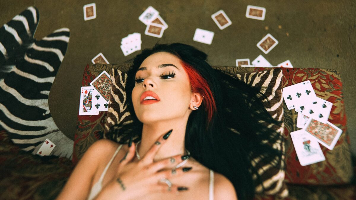 Maggie-Lindemann 16x9