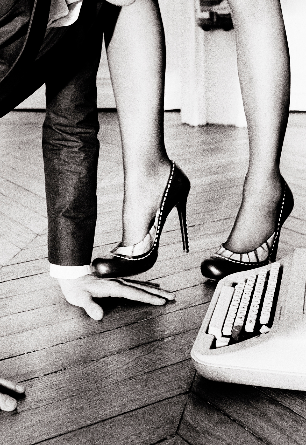 Office Story, Paris, 2007 &copy; Ellen von Unwerth