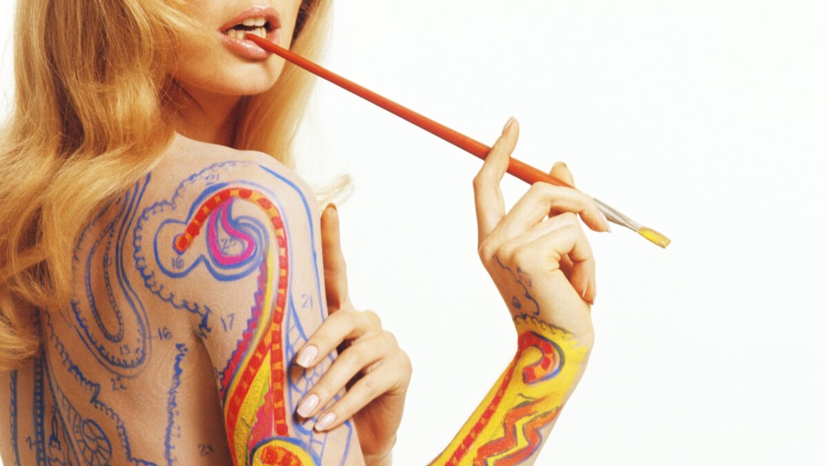 Playboy Body-Paint 16x9