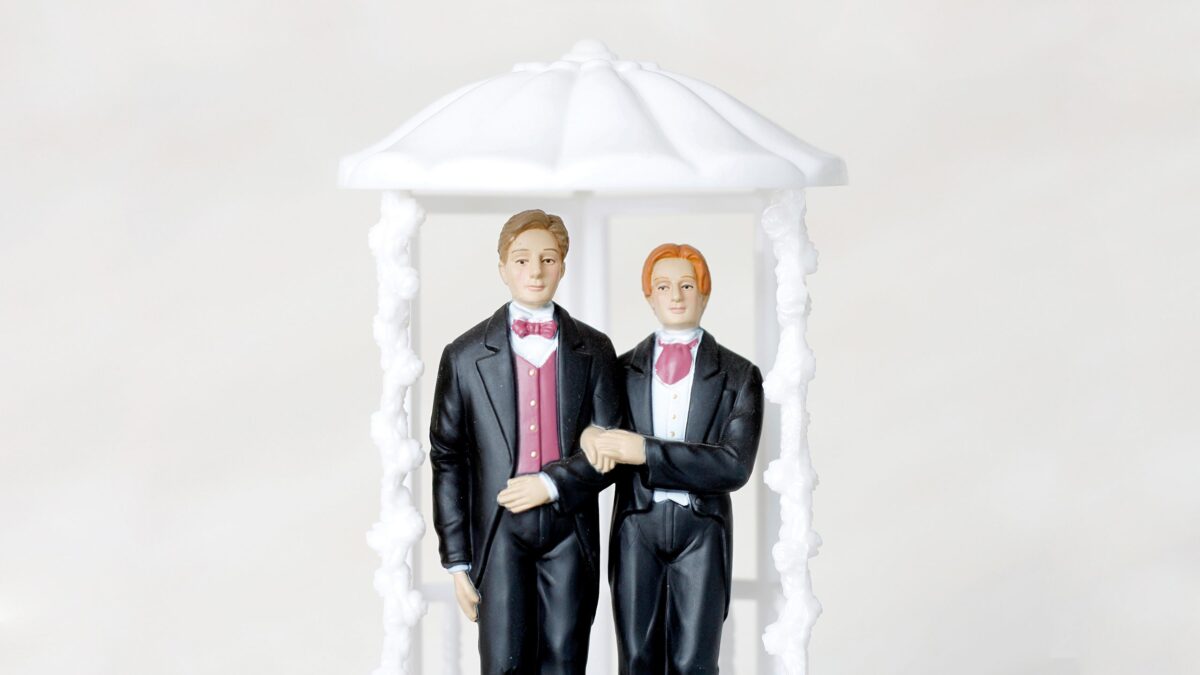 Queer-Couples-Rushing-to-Altar-As-SCOTUS-Hangs 16x9