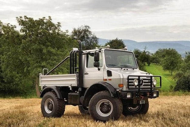 arnold-schwarzenegger-mercedes-unimog-sale-56-asset-1-full.jpg