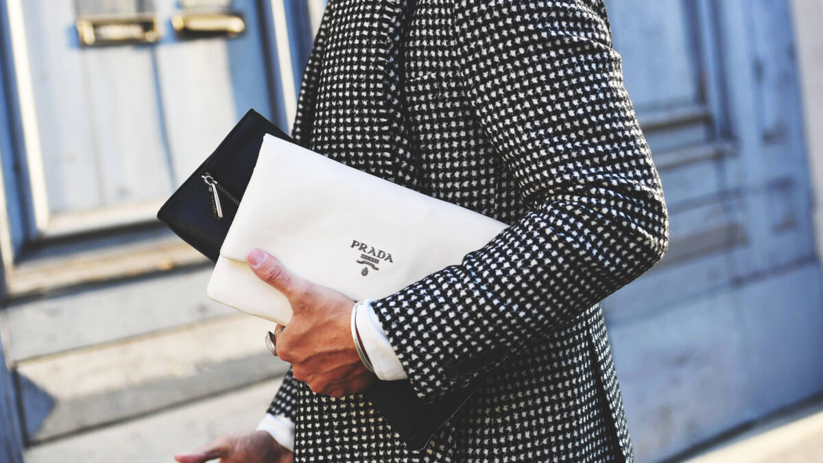 man-purse_16x9.jpg