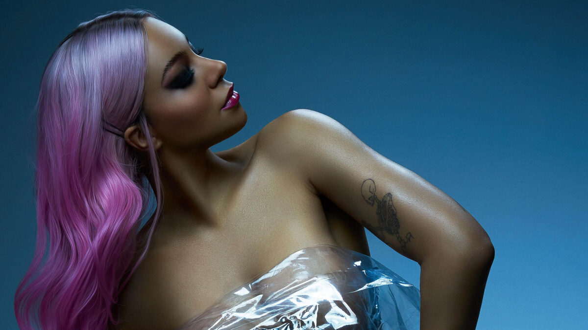 munroe-bergdorf-SFW16x9.jpg