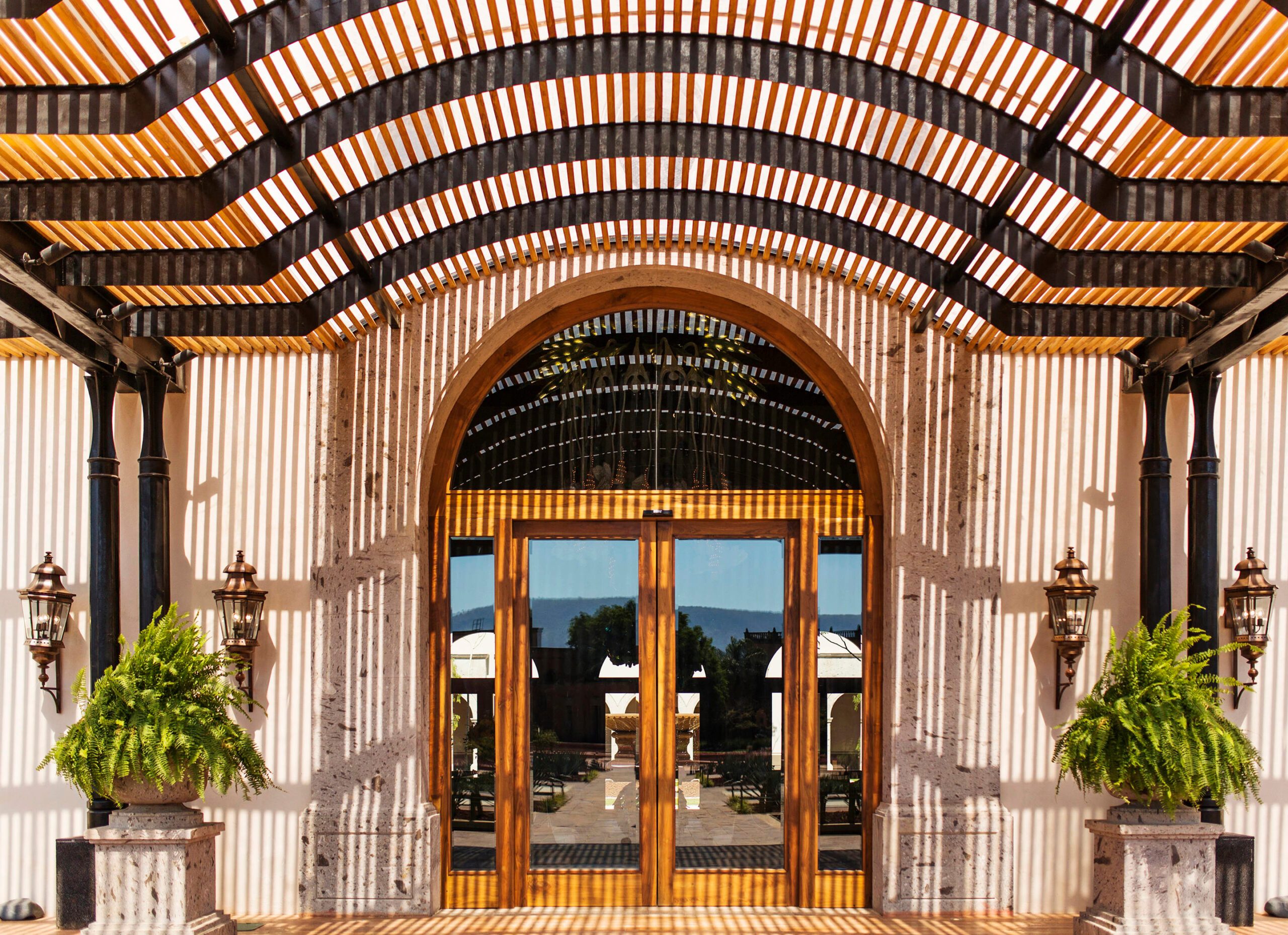 patron-hotel_embed-(01).jpg